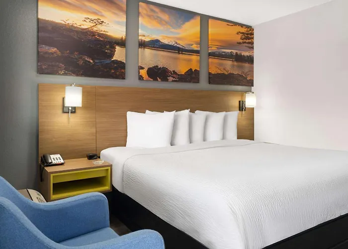 Hotel Days By Wyndham Worthington 2*