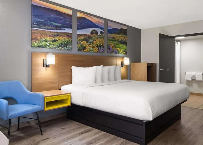 Days By Wyndham Worthington Hotel