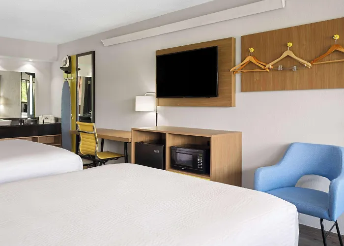 Days By Wyndham Worthington Hotel 2*